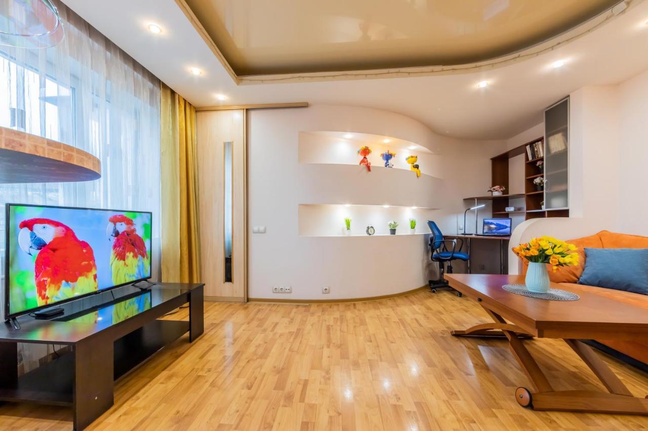 затишна біля метро олімпійська Apartment