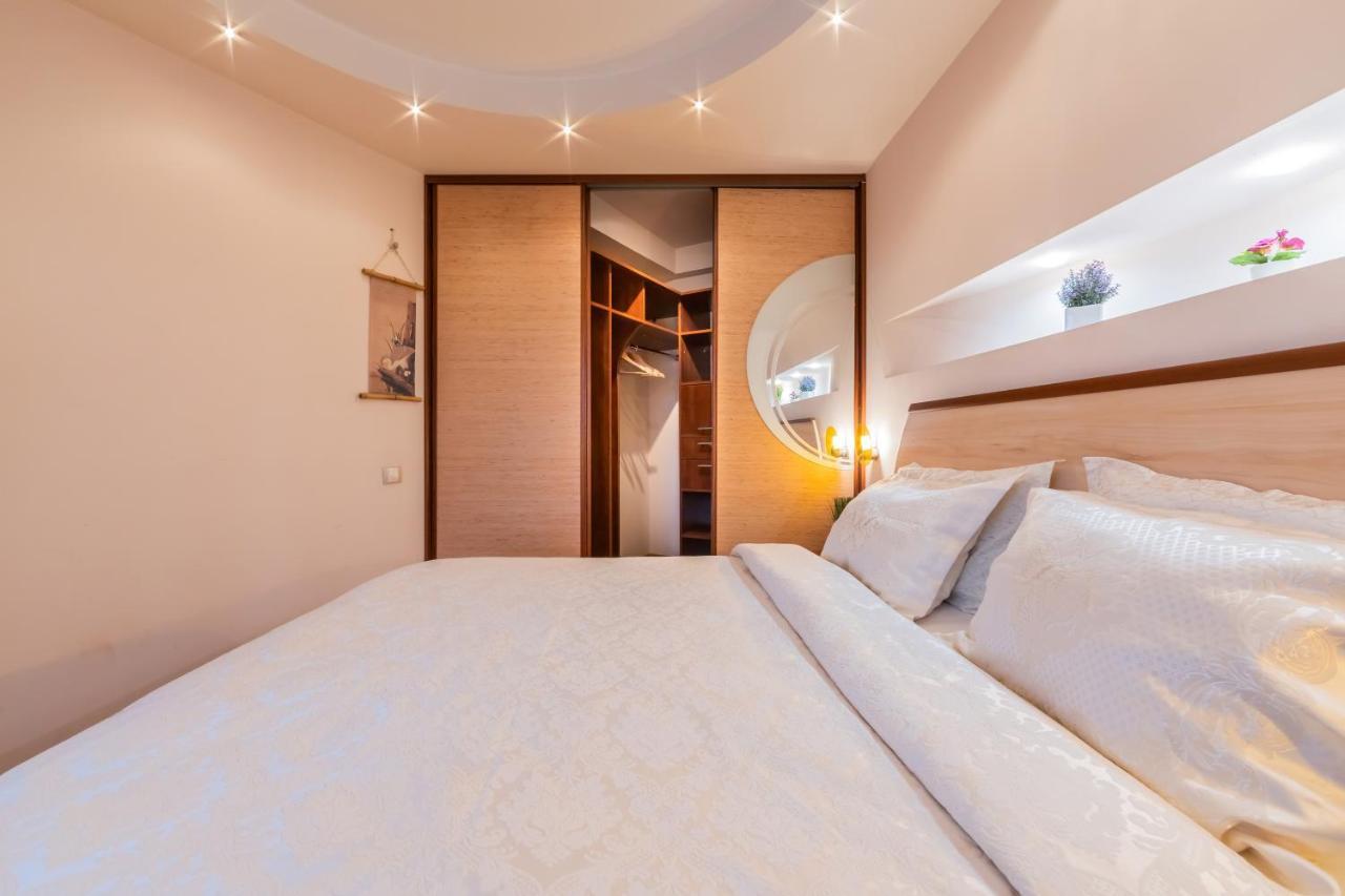 Apartment затишна біля метро олімпійська