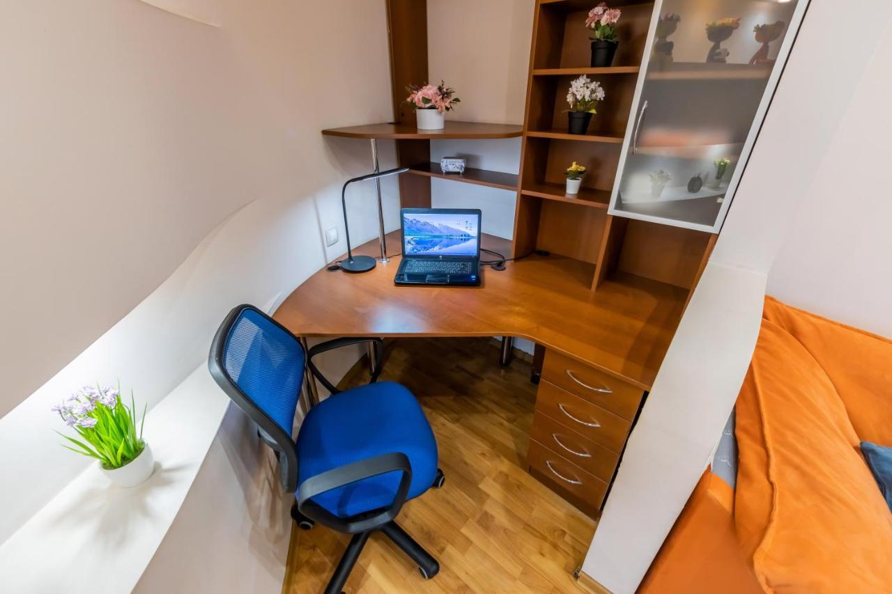 затишна біля метро олімпійська Apartment
