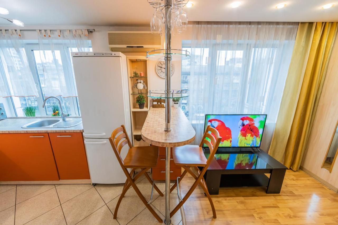 затишна біля метро олімпійська Apartment
