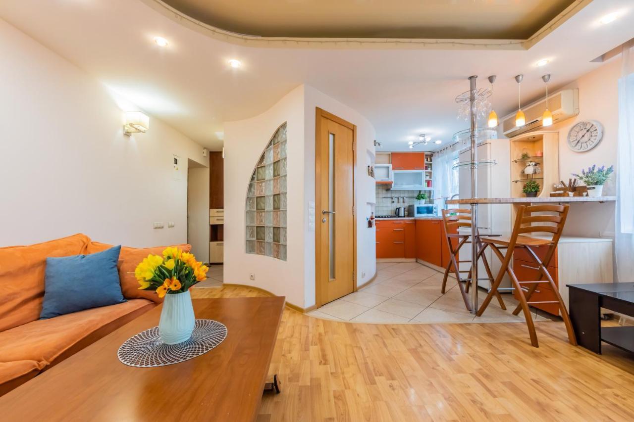 затишна біля метро олімпійська Apartment